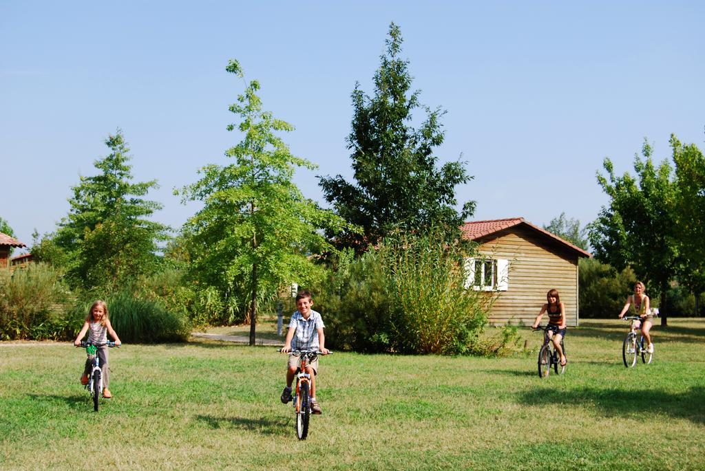 Lagrange Grand Bleu Vacances - Residence Port Lalande Castelmoron-sur-Lot ภายนอก รูปภาพ